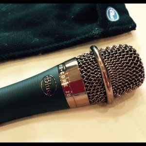 bn_blue_encore_200_active_dynamic_microphone_1433672930_f717d202.jpg