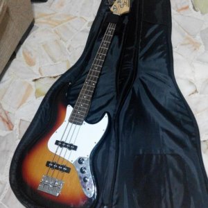 sx_jazz_bass_3tone_sunburst_color_upgraded_1433904599_9b02111a.jpg