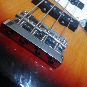 sx_jazz_bass_3tone_sunburst_color_upgraded_1433904599_81ffe178.jpg