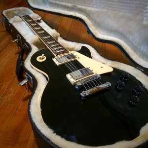 gibson_les_paul_standard_ebony_1436605349_92f77177.jpg