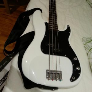 squire_precision_bass_vintage_modified_1438969169_9d0c3a97.jpg