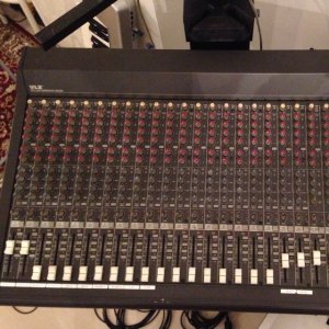 mackie_sr244_mixer_1436242027_f8a293b7.jpg