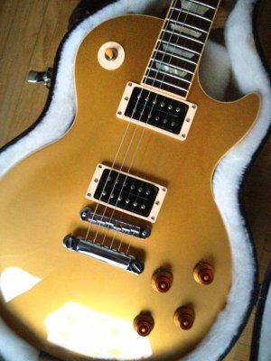 2008 Gibson Slash Goldtop 1.jpg