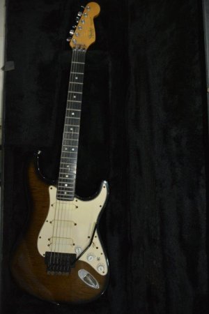 FenderStratULTRA (1).jpg FenderStratULTRA (1).jpg