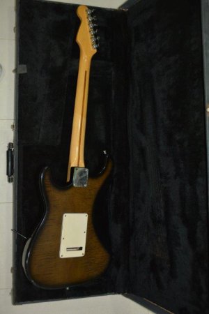 FenderStratULTRA (2).jpg FenderStratULTRA (2).jpg