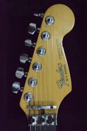 FenderStratULTRA (4).jpg FenderStratULTRA (4).jpg