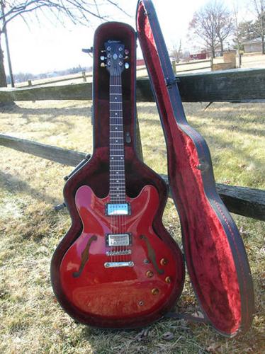 in_cherry_red_with_hardcase_84623.jpg