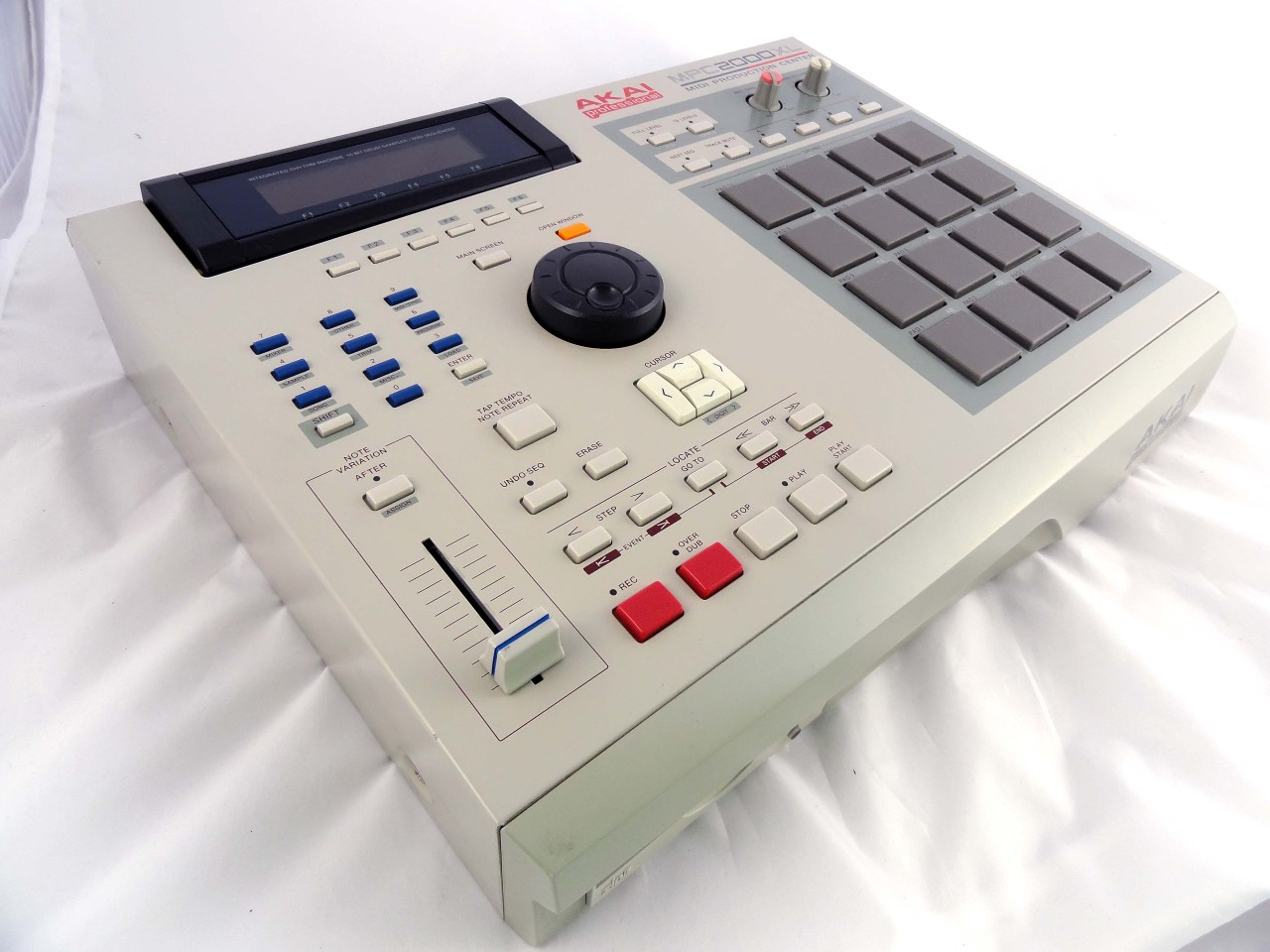 akai-mpc2000xl-370846.jpg