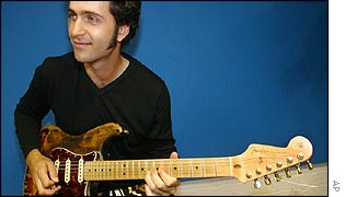 020727_dweezil300.jpg