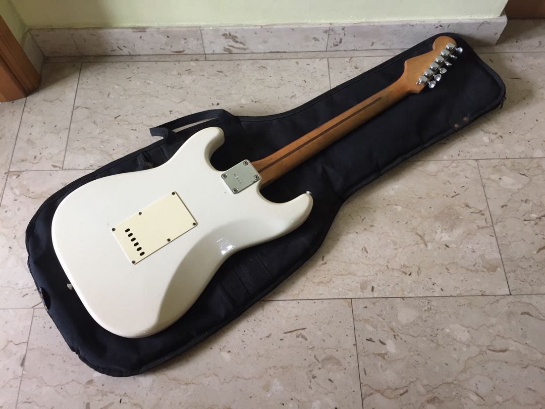 squier_japan_stratocaster_by_fender_olympic_white_natural_relic_1520865410_5df972e6.jpg